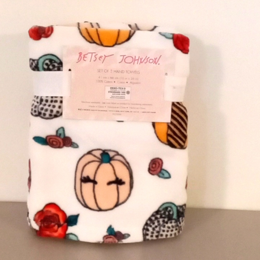 Betsey Johnson White Hand Towels with Multi-Color Pumpkin & Rose Print EUC